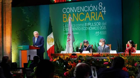 AMLO garantiza a banqueros que no habrá cambio de reglas; ''seremos respetuosos''