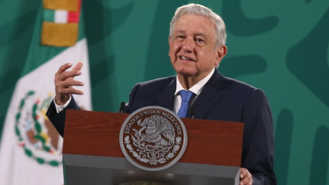AMLO anuncia descubrimiento de campo petrolero ''muy grande, grande, grande''