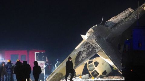 Avión de la era soviética se desploma en aeropuerto de Kazajistán
