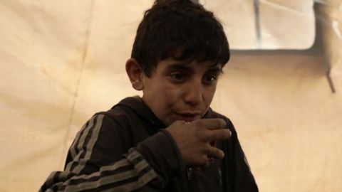 Un niño nacido en medio del conflicto en Siria, es el único sostén de su familia