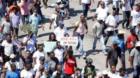 Haitianos protestan por la inseguridad tras muerte de policías