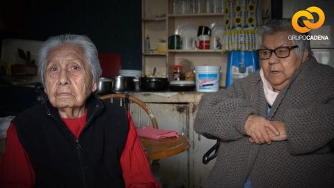 VIDEO | Anciana pide ayuda para recuperar la vista, ya que cuida a una invidente