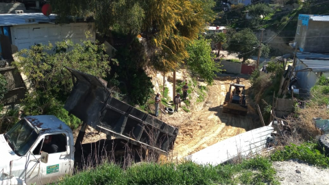 Vecinos se unen para acomodar su calle, ayuntamiento no da respuesta