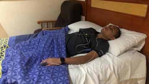 Roncar fuerte aumenta el riesgo de sufrir un infarto, advierte especialista