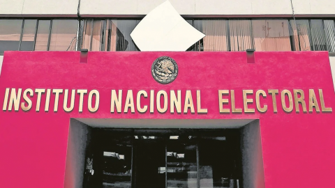 Morena acusa a INE de querer quitarle mayoría