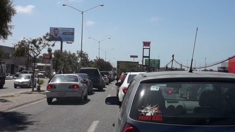 Tráfico lento para entrar a Rosarito