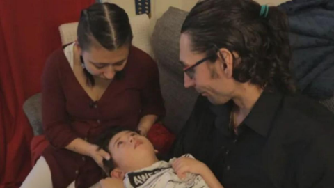 Pequeño sufre DAÑO CEREBRAL tras consumir LECHUGA infectada con E. coli
