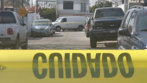 Encuentra cabeza humana en una hielera dentro de un auto