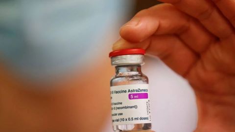 Sale de EU avión con 1.5 millones de vacunas de AstraZeneca para México