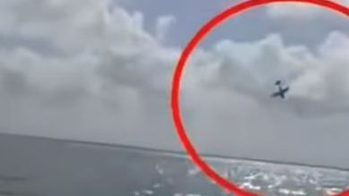 VIDEO:Avioneta se desploma,mueren dos, hacía maniobras para revelación de género