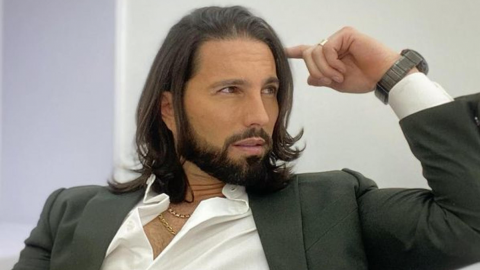 Critican a Poncho De Nigris por regalar dinero y 'presumirlo' en redes sociales