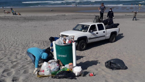 Dejan toneladas de basura visitantes a playas