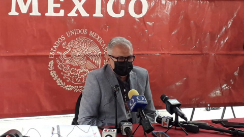 Llaman a adultos mayores vacunarse contra COVID-19