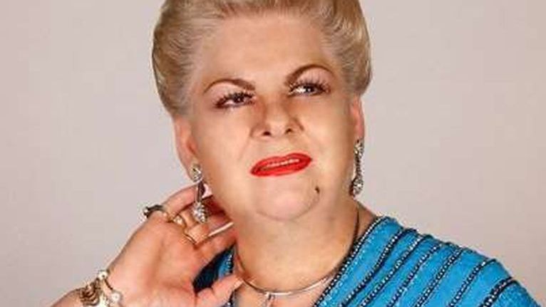 Paquita La Del Barrio Acomoda La Mollera A Chupetones