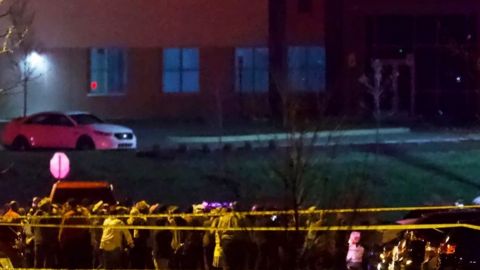 Mueren 8 en tiroteo en sucursal de FedEx, confirma policía de Indianápolis