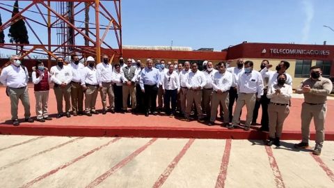 'Vamos a rescatar Pemex', dice AMLO en gira privada por refinería de Cadereyta