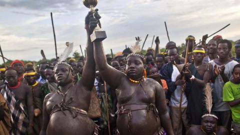 Bodi: la tribu de África donde los hombres compiten por ser el más gordo