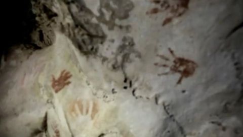 Descubren huellas de manos de niños de mil 200 años de antigüedad en Yucatán