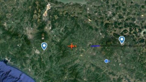 Se desploma avión de carga en Michoacán; reportan al menos tres muertos