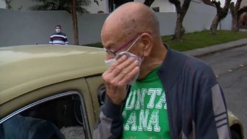 Maestro de Brasil vende su auto por falta de dinero; sus alumnos se lo regresan