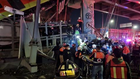 13 personas muertas tras la caída de un vagón del metro de la Ciudad de México