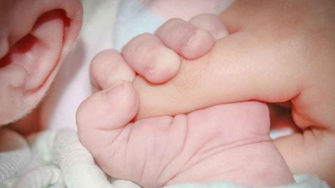Joven da a luz a nueve bebés en Marruecos; esperaba septillizos
