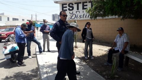 Hombre se quiere apropiar de espacio verde en Tijuana