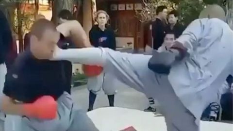 La impresionante patada en la cara de un monje Shaolin a un luchador de UFC
