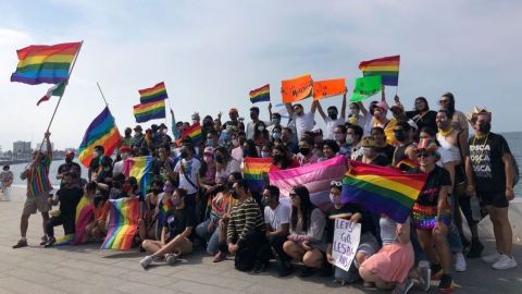 Caravana LGBT marcha en Veracruz por Día Internacional Contra la Homofobia