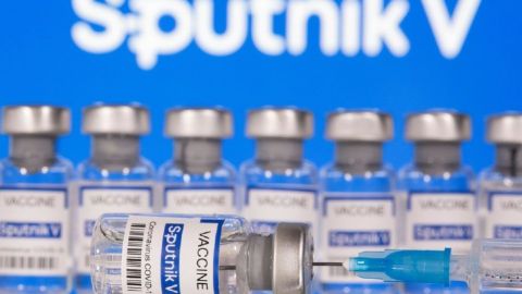 Desconectan refri que contenía vacunas Sputnik V para cargar celular