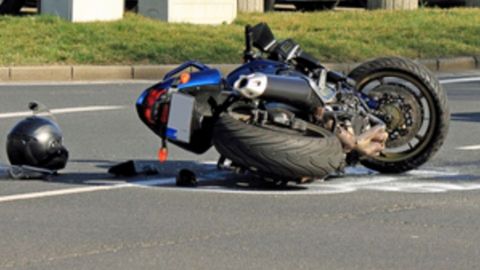 Mujer muere en accidente con la misma moto con la que murió su hijo