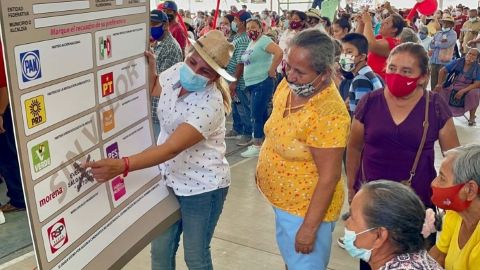 'Enseñan' a pobladores de Guerrero a votar por Evelyn Salgado