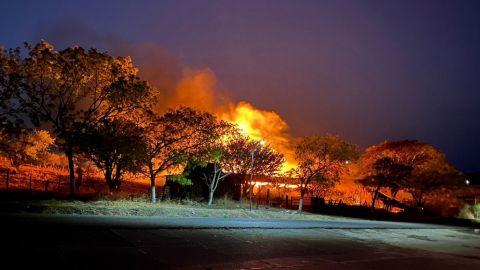CJNG diario quema casas en Aguililla; persisten bloqueos