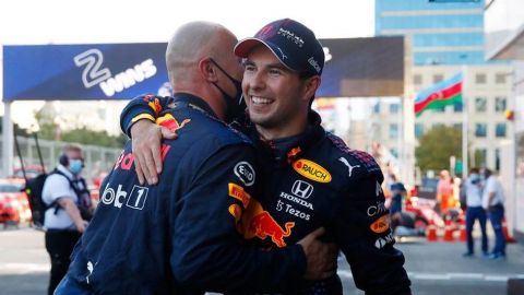Checo Pérez gana el Gran Premio de Azerbaiyán tras tropiezo de Verstappen