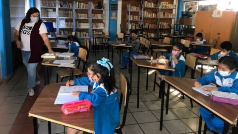 En México, más de un millón 600 mil alumnos regresaron hoy a clases presenciales