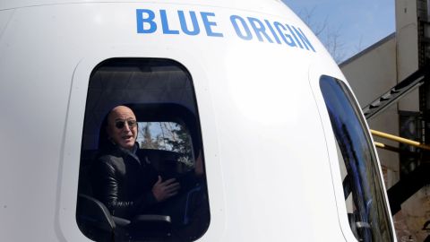 Jeff Bezos se prepara para viajar al espacio, partirá el 20 de julio