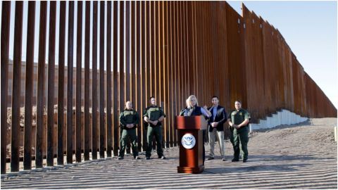 Texas pretende continuar con la construcción del muro fronterizo