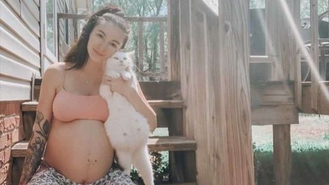 Mujer y gata dan a luz el mismo día