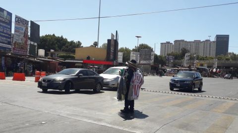 Vendedores ambulantes de la línea afectados por #NiUnDólarMás
