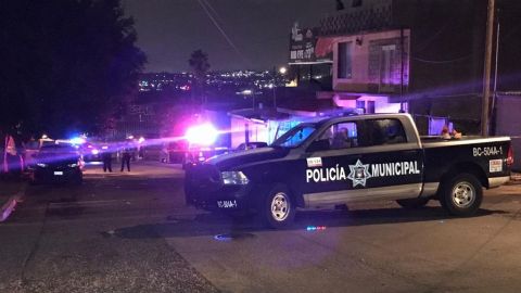 Disparan contra mujer policía en Villa del Álamo en Tijuana