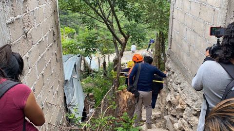 Chiapas: Rescatan cuerpo de persona que fue tragada por una alcantarilla abierta