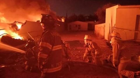 Par de casas se quemaron en sitio de derrumbe en Lomas de la Presa
