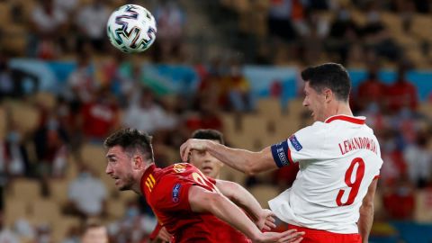 España perdona y empata con Polonia