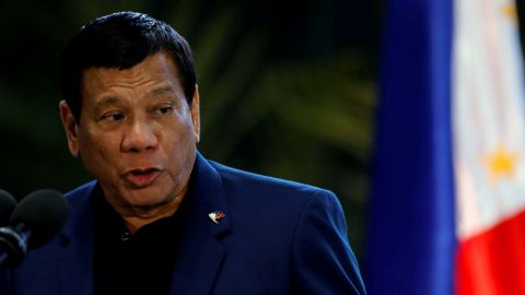 Presidente de Filipinas amenaza con encarcelar a quienes no quieran vacunarse