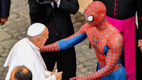 El Papa Francisco se encuentra con 'Spiderman' en el Vaticano