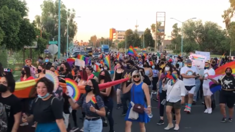 Realizan desfile LGBT en Mexicali frente al Centro de Gobierno