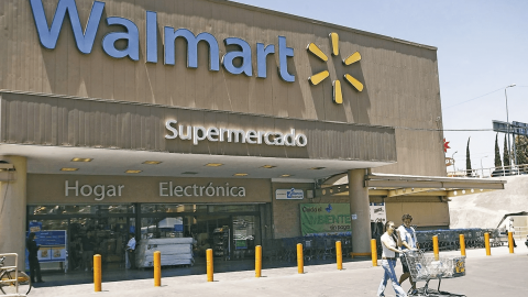 Tras protestas, Walmart cede y reincorpora a adultos mayores como empacadores