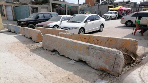 Vecinos al Ayuntamiento de Tijuana por cierre de calle