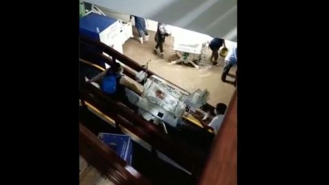 Por inundación en hospital trasladan a bebés que se encontraban en incubadoras