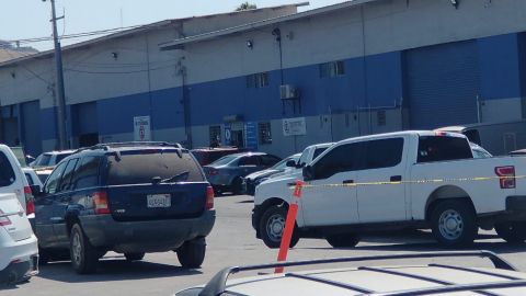 Hombre es ejecutado en su vehículo en estacionamiento de Plaza Ejecutiva